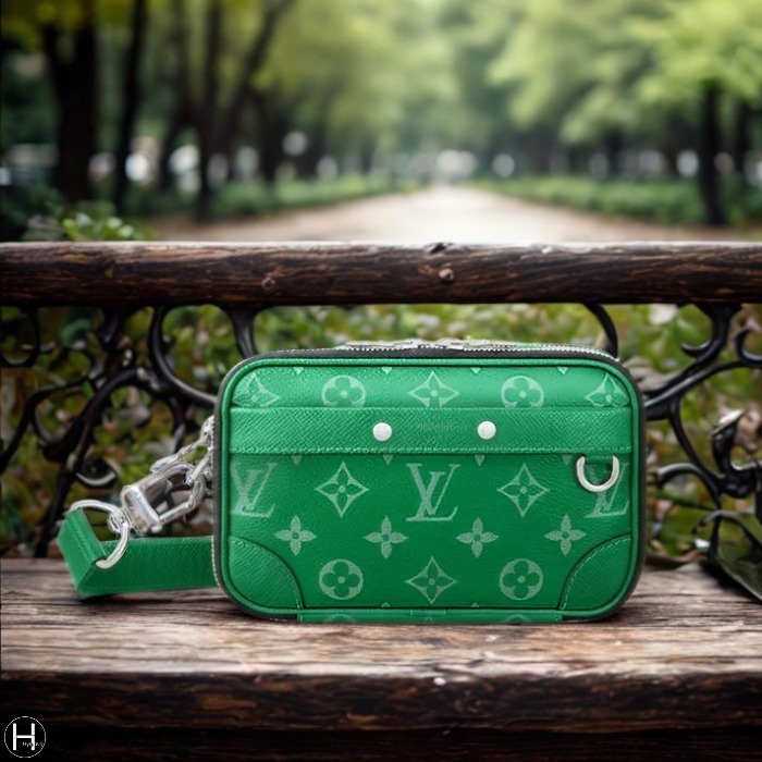 Louis Vuitton アルファ ウェアラブル ウォレット バッグ_Taiga M30997