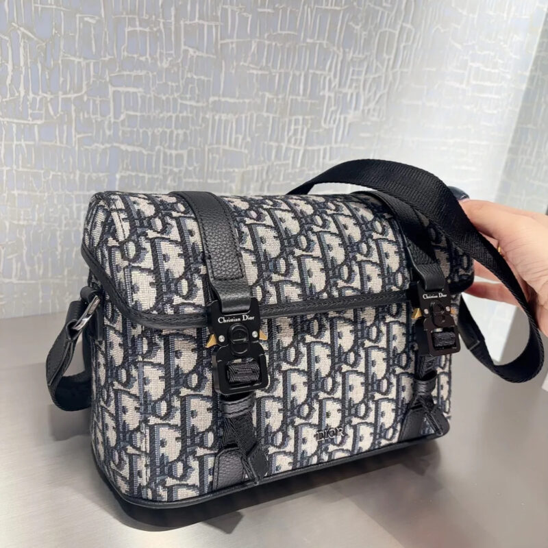 【大人気♪】Dior Hit the Road メッセンジャーバッグ