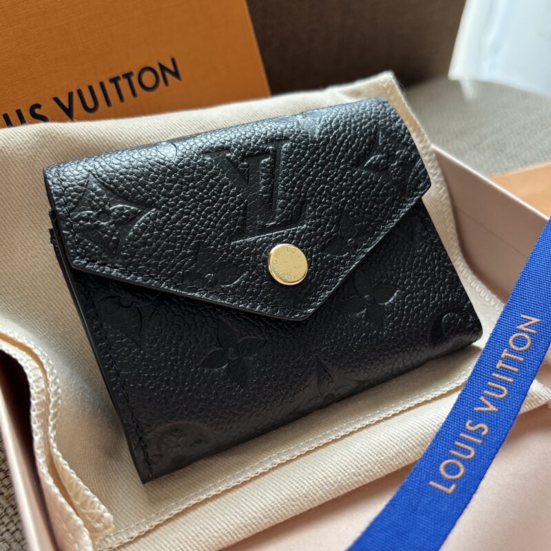 サイズ感がいい♪【 LOUIS VUITTON 】ポルトフォイユゾエ財布